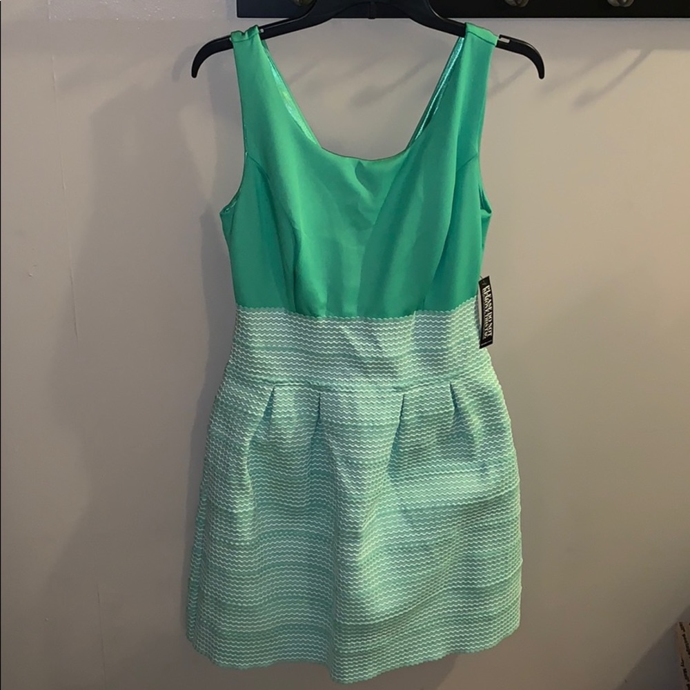 NEW - NEw York & Co dress 👗 size Medium